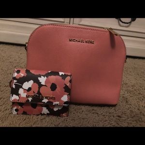 Michael Kors Cindy dome crossbody with wallet